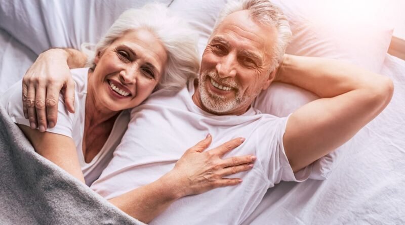 Photo d'un couple de seniors issus de la génération des Baby Boomers