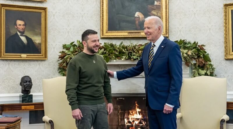 Le président Biden avec le président ukrainien Volodymyr Zelensky, mercredi 21 décembre 2022, dans le bureau ovale. / Photo officielle de la Maison Blanche.