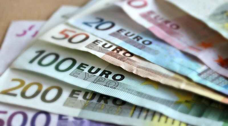 Billets de banque en euro pour illustrer l'article sur les fragilités actuelles des banques